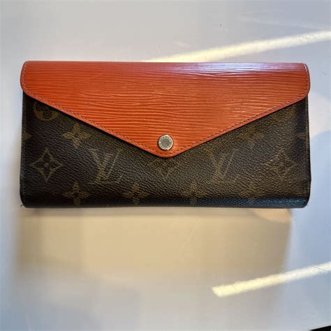 used louis vuitton wallet women's.